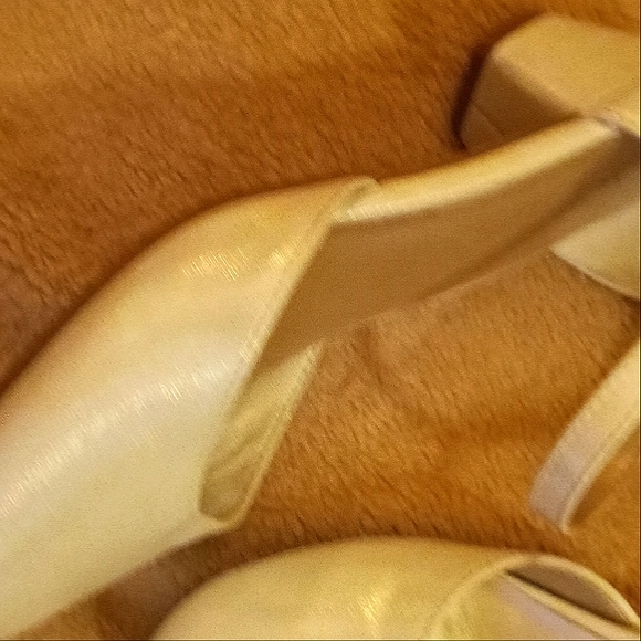 Children's Place Pearl White size 3 girls sandals. - Picture 4 of 7